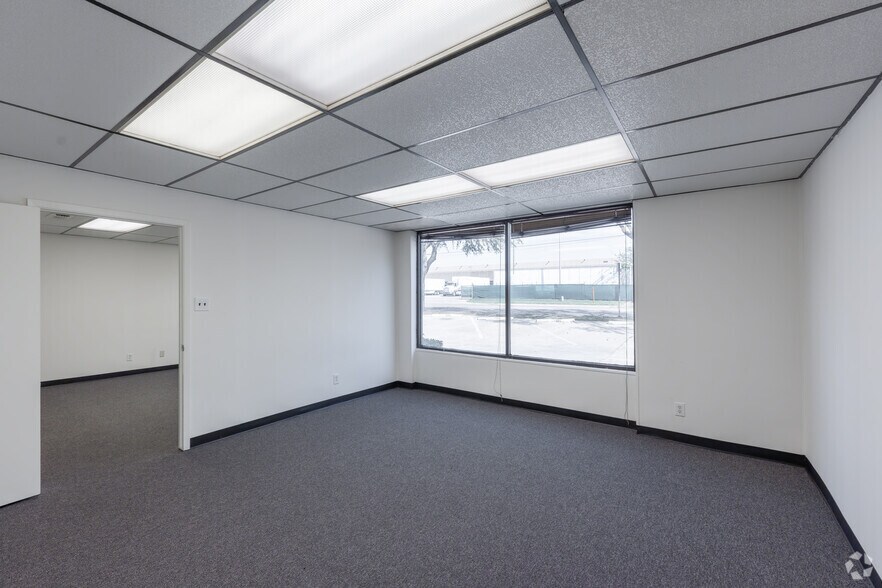 More Photos Of 2501-2519 Gravel Dr, Fort Worth Unknown For Lease