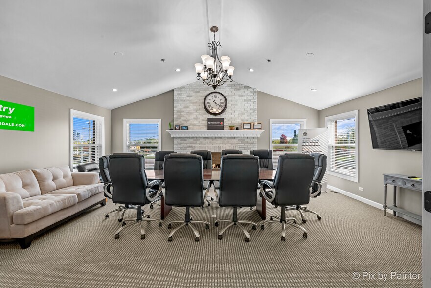 More Photos Of 1060 E Lake St, Hanover Park Office For Sale