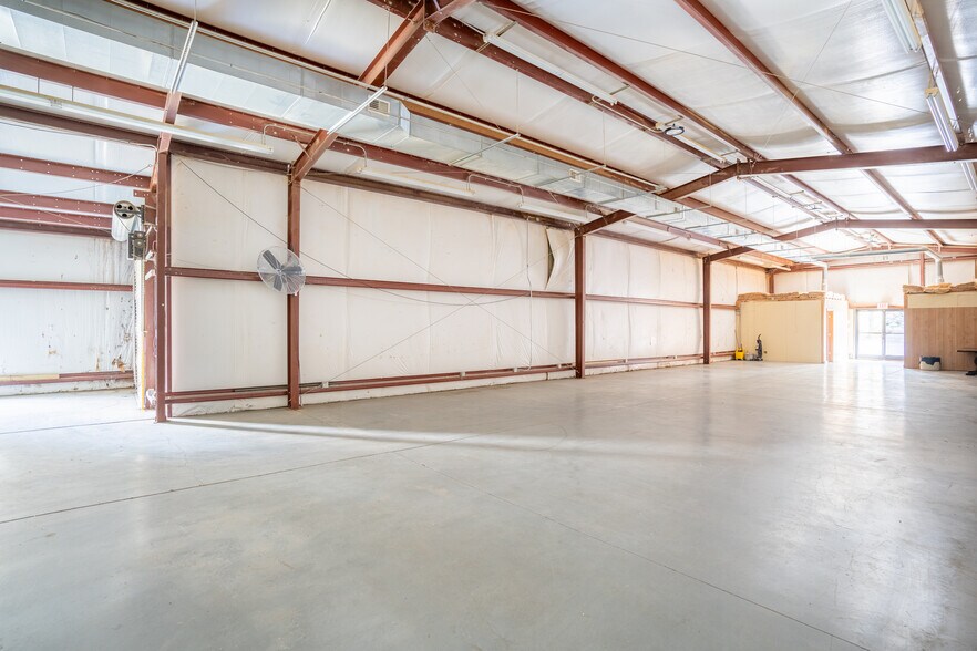 More Photos Of 23 Desai Ln, Ringgold Industrial For Lease