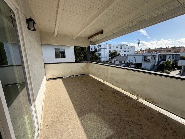 More Photos Of 1606 Barry Ave, Los Angeles Apartments For Sale