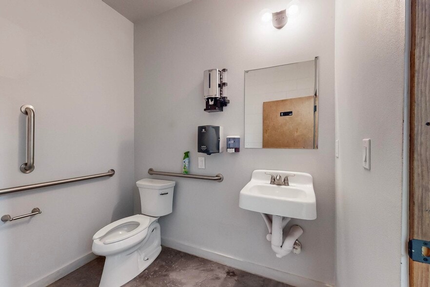 More Photos Of 314 El Pueblo Rd NW, Albuquerque Warehouse For Lease