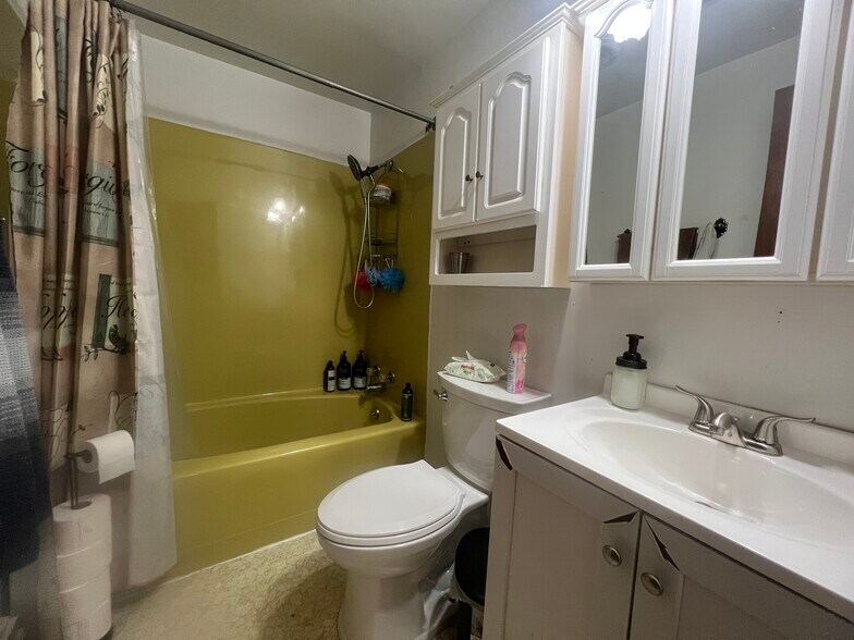 More Photos Of 2010 E Main St, Lamoni Hotel For Sale