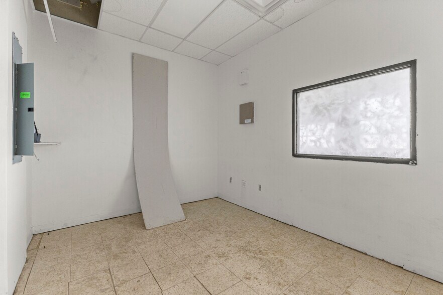 More Photos Of 2300 S Schaefer Hwy, Detroit Storefront For Sale