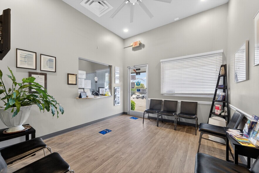 More Photos Of 4903 Golden Quail, San Antonio Storefront Retail Office For Sale