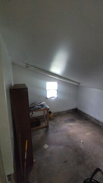 More Photos Of 5430 Rockville Rd, Indianapolis Specialty For Sale