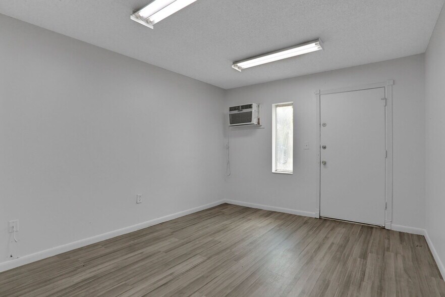 More Photos Of 8511 Alton Ave, Jacksonville Unknown For Lease