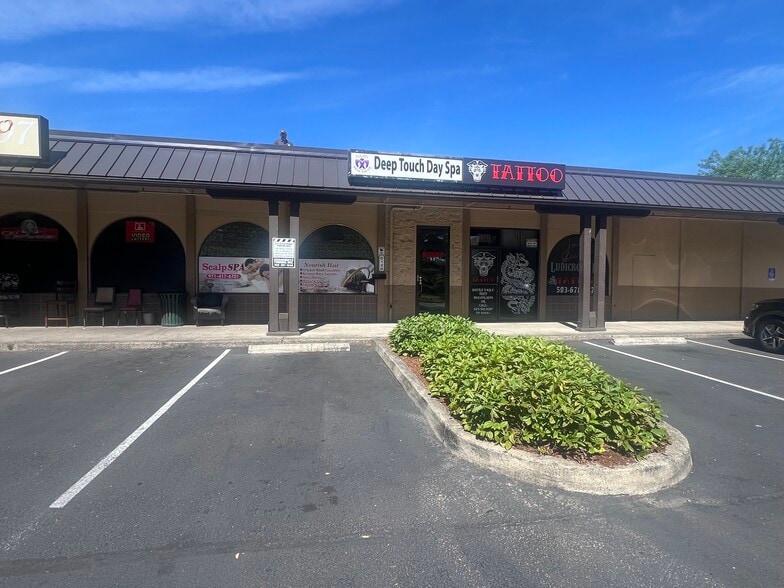 More Photos Of 6100-6130 SE King Rd, Portland Unknown For Lease