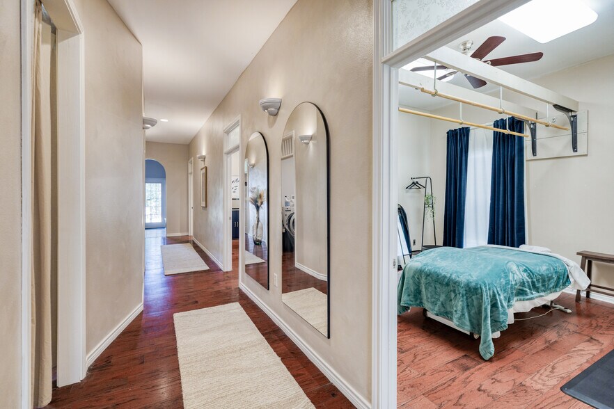 More Photos Of 12335 Hymeadow Dr, Austin Office For Sale