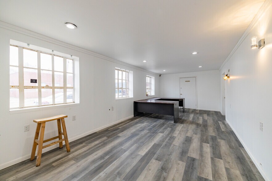 More Photos Of 6773 E Davison St, Detroit Industrial For Sale