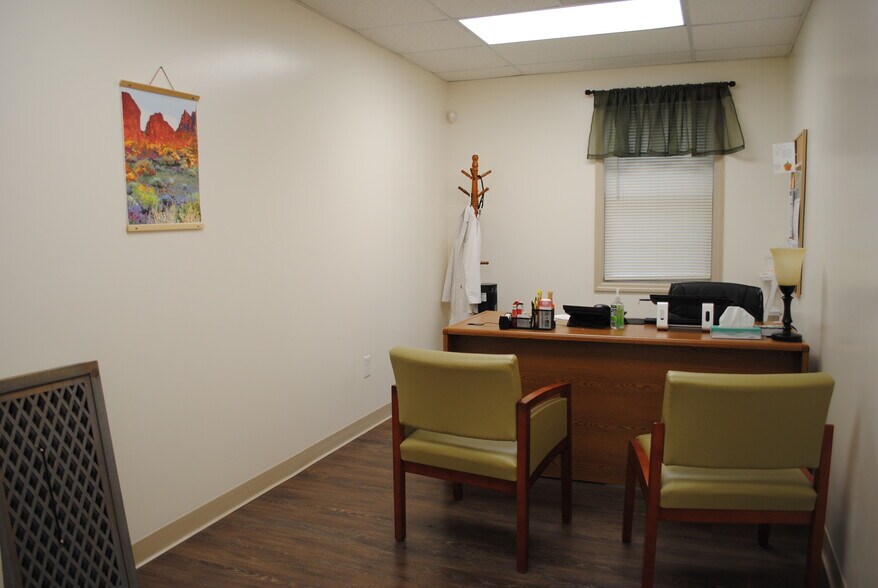 More Photos Of 2 Emma Ln, Clifton Park Medical For Lease