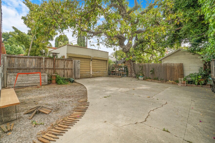 More Photos Of 1218 Poinsettia Dr, West Hollywood Apartments For Sale