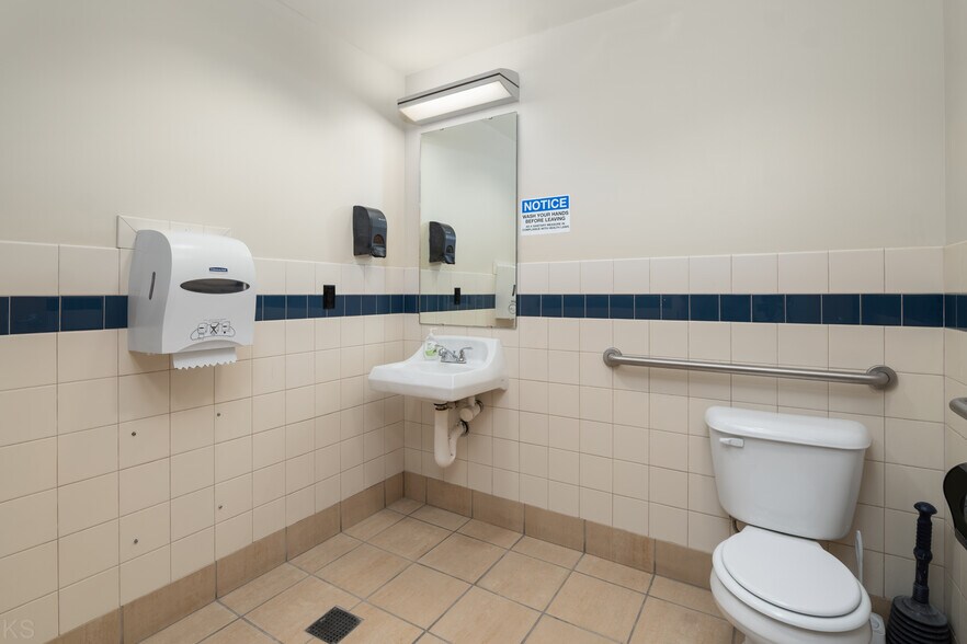 More Photos Of 3702 Hy Point Blvd, Rolla Industrial For Sale