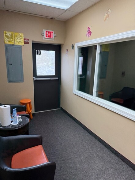 More Photos Of 26 Perchwood Dr, Fredericksburg Industrial For Sale