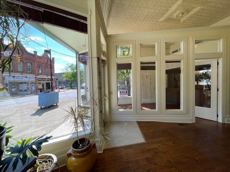 More Photos Of 301 Washington St W, Charleston Office For Lease