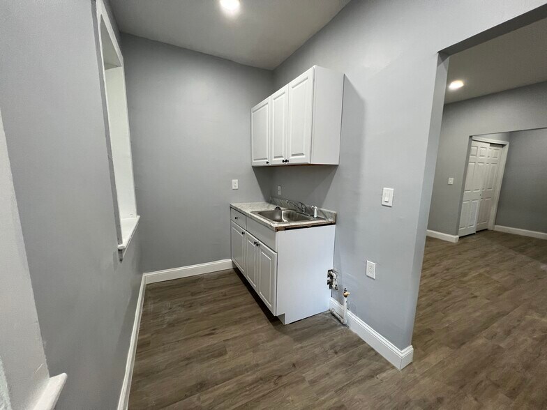 More Photos Of 174 Willow St, Waterbury Apartments For Sale