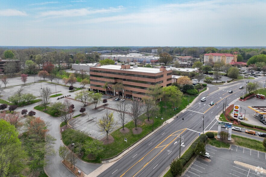More Photos Of 799 Hanes Mall Blvd, Winston-Salem Office For Lease