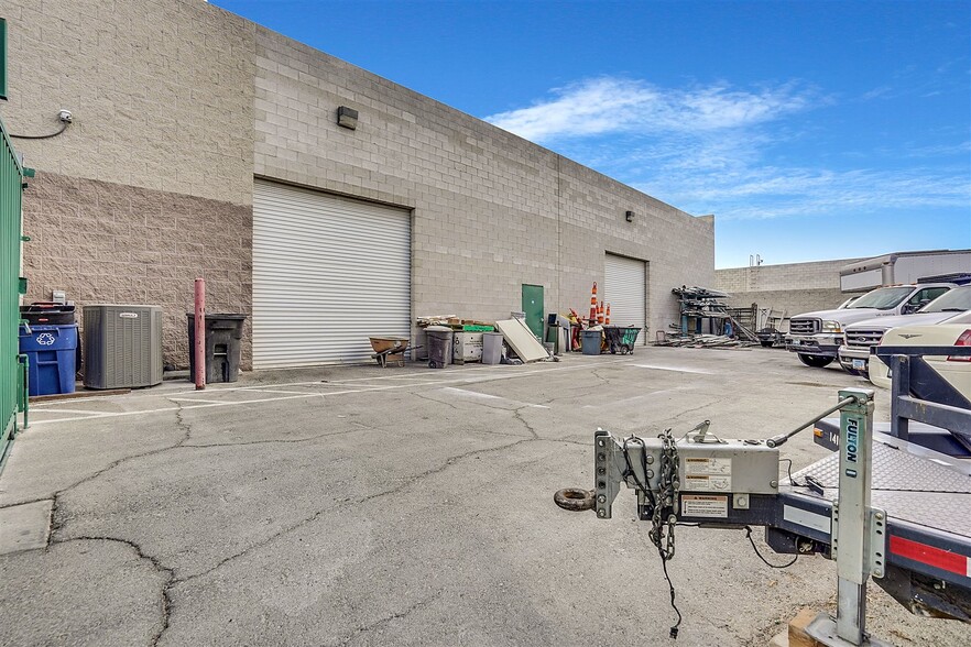 More Photos Of 17 E Brooks Ave, North Las Vegas Warehouse For Lease