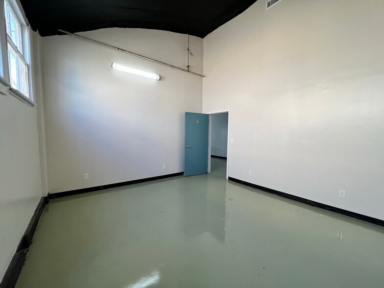 More Photos Of 8415 State St, South Gate Storefront For Sale