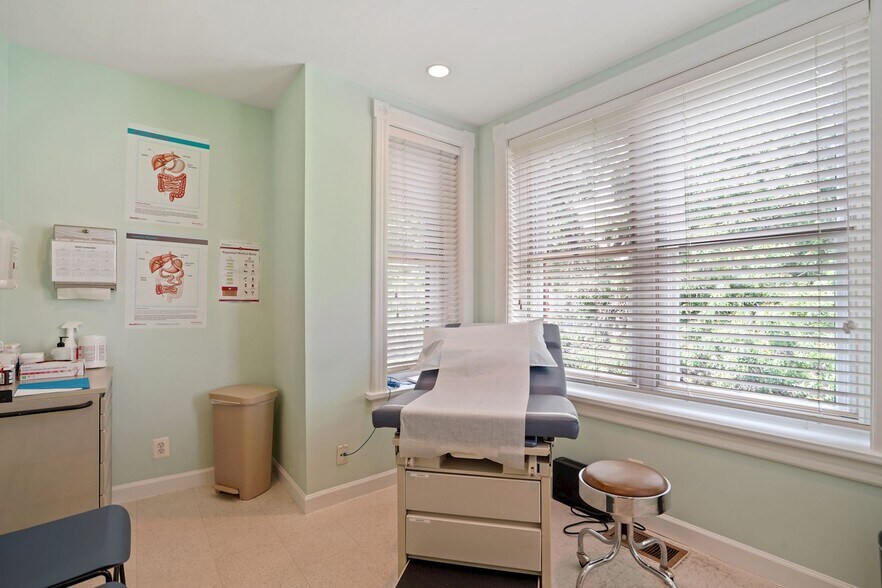 More Photos Of 1011 New Hampshire Ave NW, Washington Office For Sale