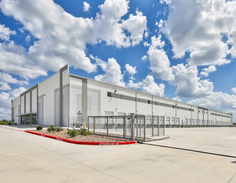 More Photos Of 102 Tottenham Dr., Laredo Warehouse For Sale