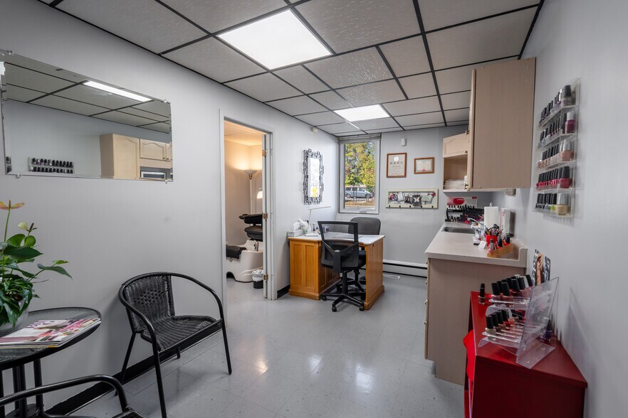 More Photos Of 219 Lochiel St, Sarnia General Retail For Sale