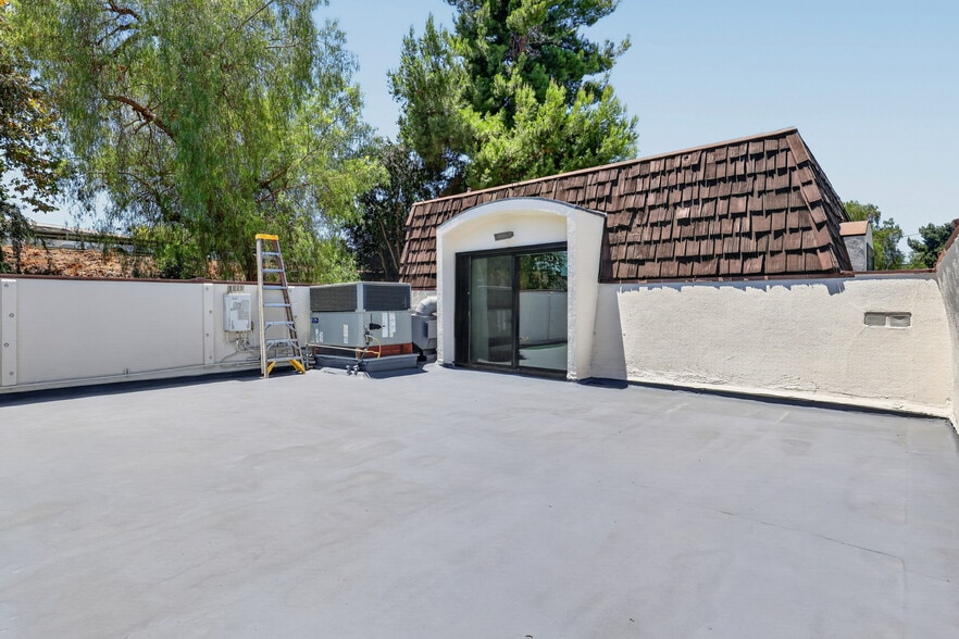 More Photos Of 4925 Sepulveda Blvd, Sherman Oaks Office For Sale