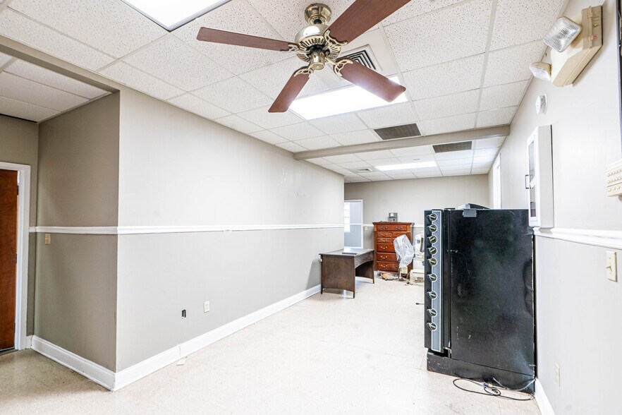 More Photos Of 819 Newman Dr, Helena Office For Sale