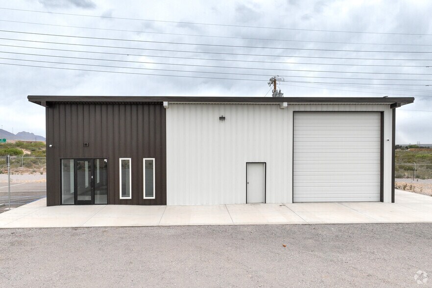 More Photos Of 22950 Stern Dr, Anthony Warehouse For Lease
