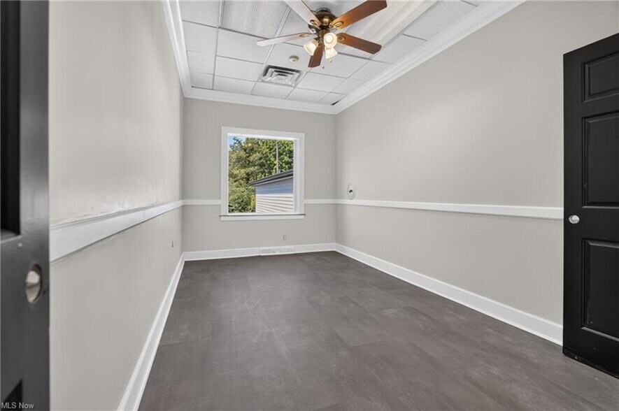 More Photos Of 4140 Market St, Youngstown Medical For Sale
