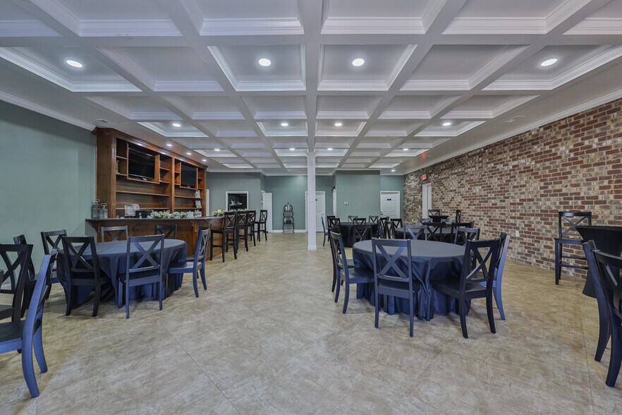 More Photos Of 115 Neal St, Martin General Retail For Sale