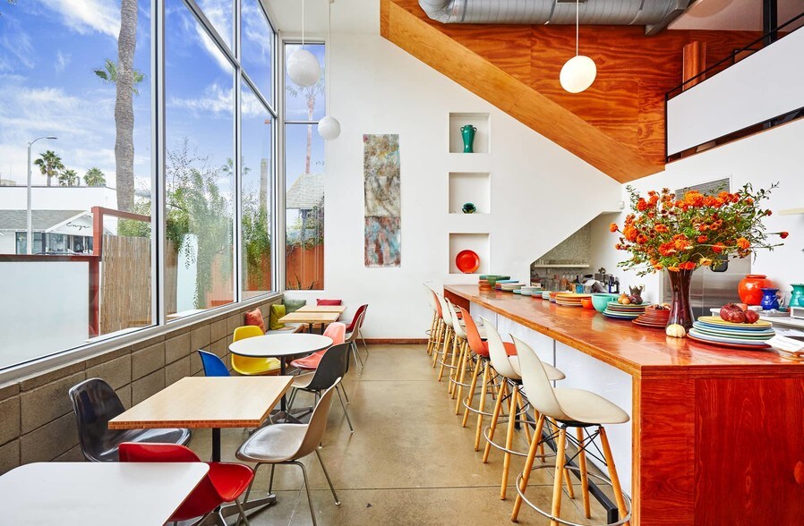 More Photos Of 1432-1434 Abbot Kinney Blvd, Venice Storefront Retail Office For Lease