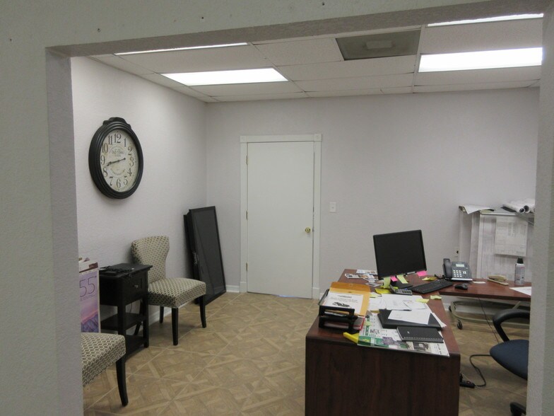 More Photos Of 15445 N Nebraska Ave, Lutz Warehouse For Lease