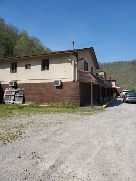 More Photos Of 8717 KY Highway 7, Viper Supermarket For Sale