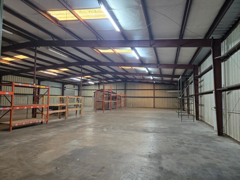 Primary Photo Of 13518 Granville Ave, Clermont Warehouse For Lease