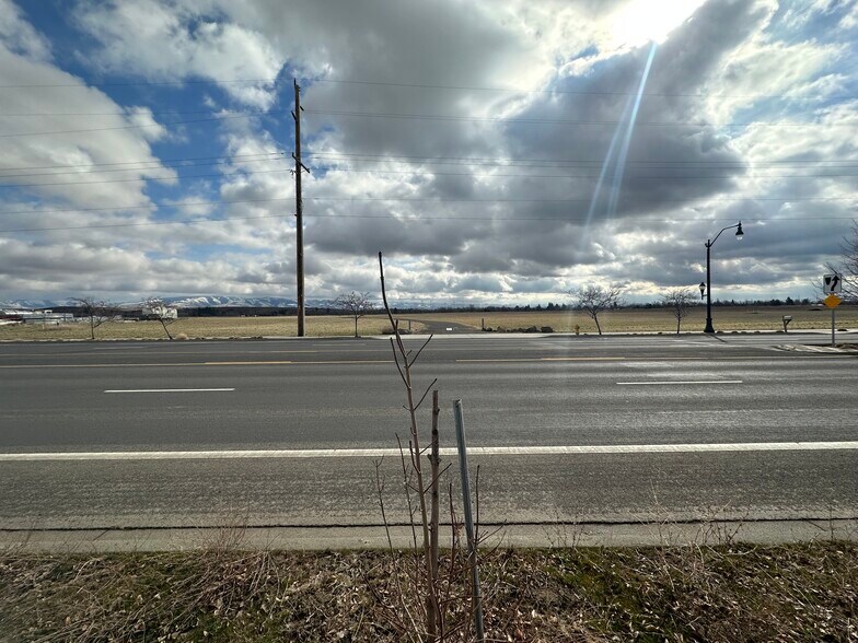 More Photos Of 2719 E Isaacs Ave, Walla Walla Distribution For Sale