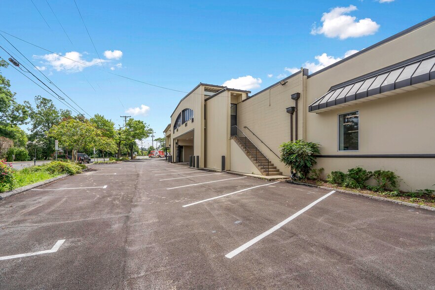 More Photos Of 2355 Lewis Ave, Rockville Light Distribution For Lease