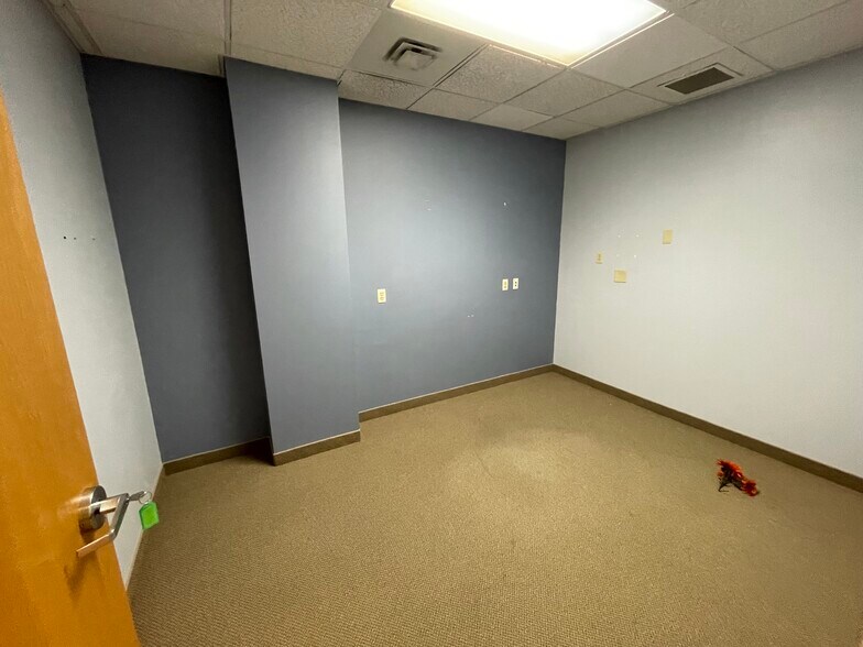 More Photos Of 299 Carew St, Springfield Medical For Sale