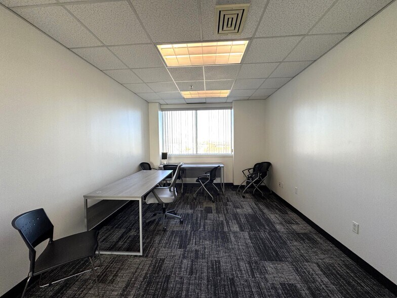 More Photos Of 4 Betty St, Everett Flex For Lease