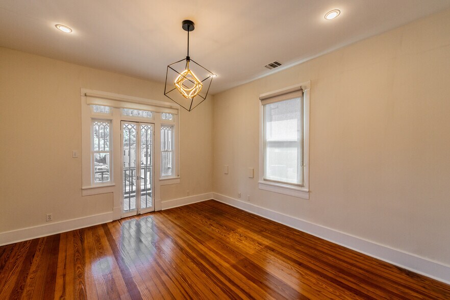 More Photos Of 214 E Ashby Pl, San Antonio Office For Lease