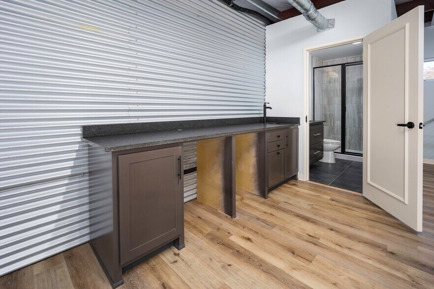 More Photos Of 6679 Prosper Rd, Edmond Showroom For Lease