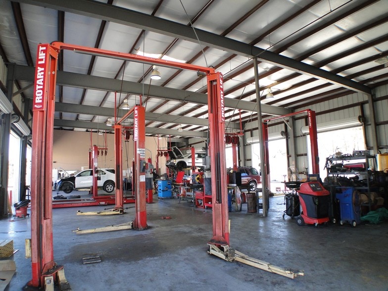 More Photos Of 11239 Veterans Memorial Dr, Houston Auto Repair For Sale