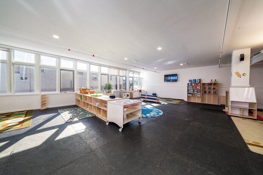 More Photos Of 2000 West St, Union City Office Residential For Sale