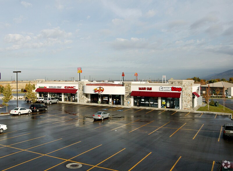 More Photos Of 621-663 N Market Place Dr, Centerville General Retail For Lease