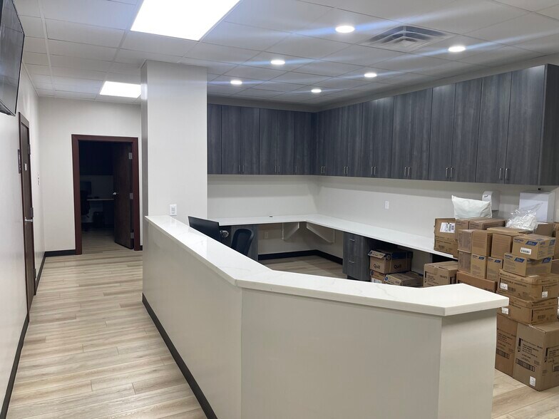 More Photos Of 1915 S Zapata Hwy, Laredo Storefront Retail Office For Lease