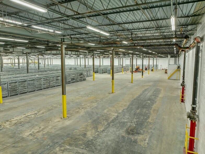 More Photos Of 206 Mathews St, Barnesville Distribution For Sale