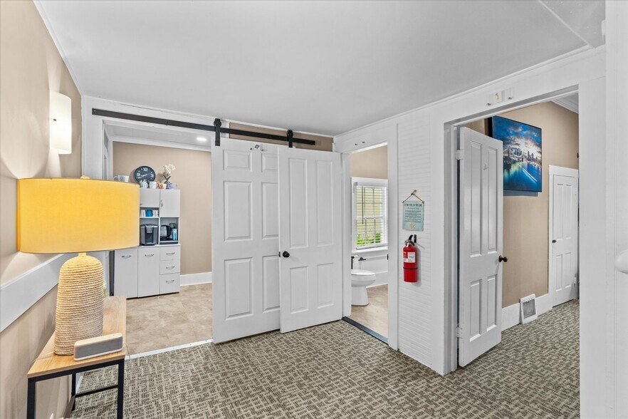 More Photos Of 306 N Thornton Ave, Dalton Office For Sale