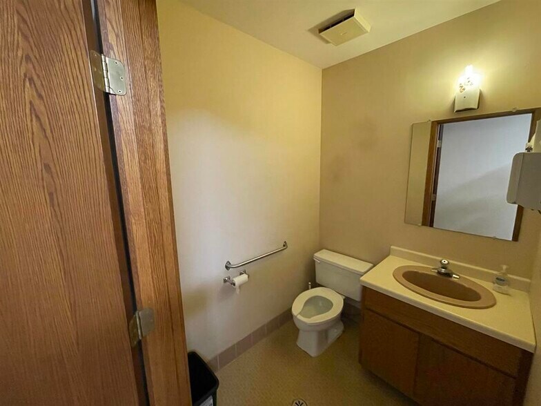 More Photos Of 3525 Patch St, Stevens Point Office For Lease