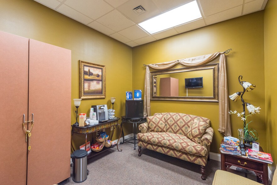 More Photos Of 897 Von Kolnitz Rd, Mount Pleasant Medical For Lease