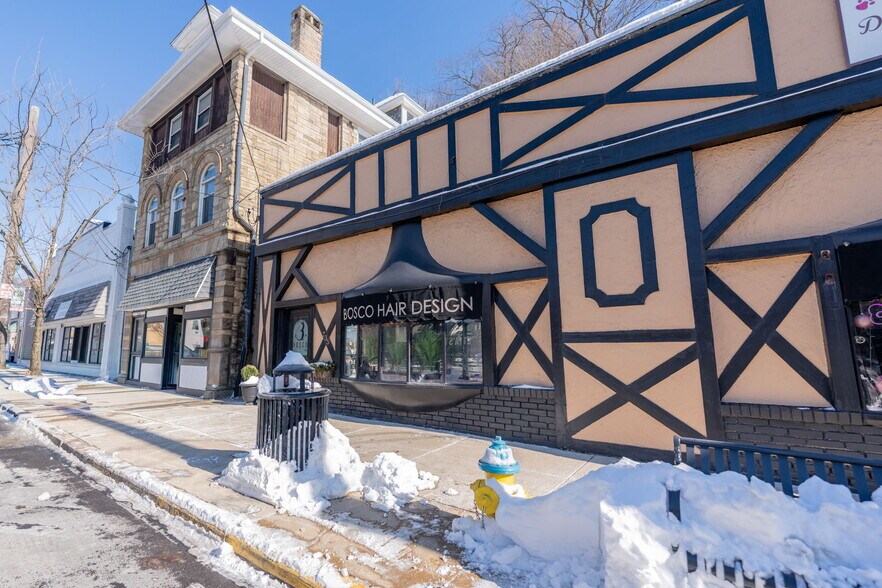 More Photos Of 729 Allegheny River Blvd, Verona Storefront For Sale