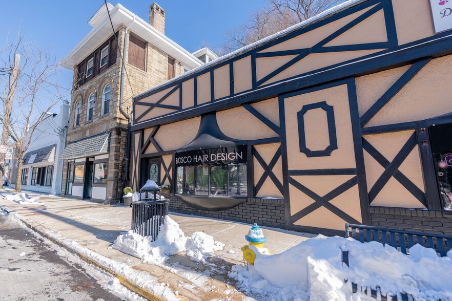 More Photos Of 733-735 Allegheny River Blvd, Verona Storefront For Sale